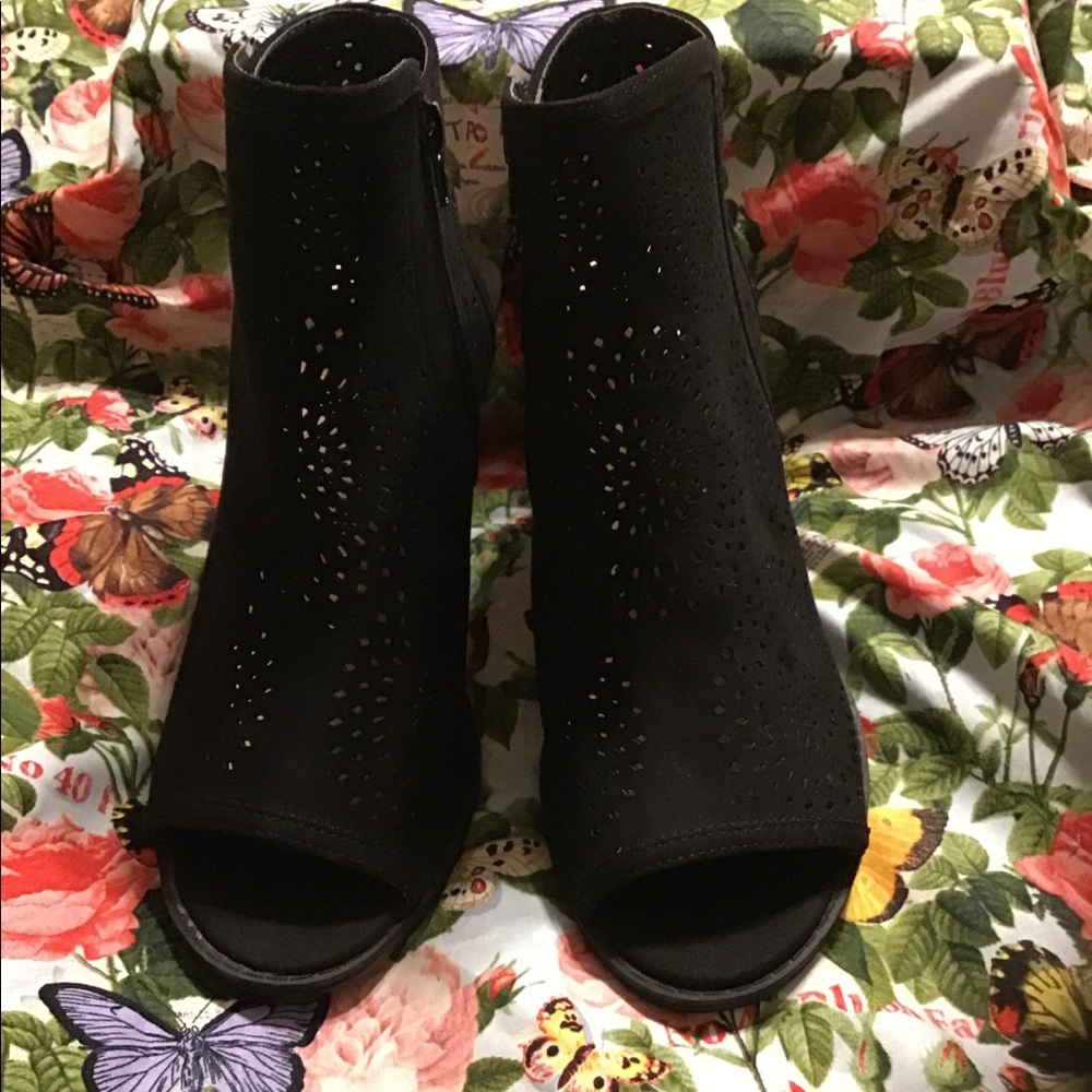 Black Open Toes Shoes 10w